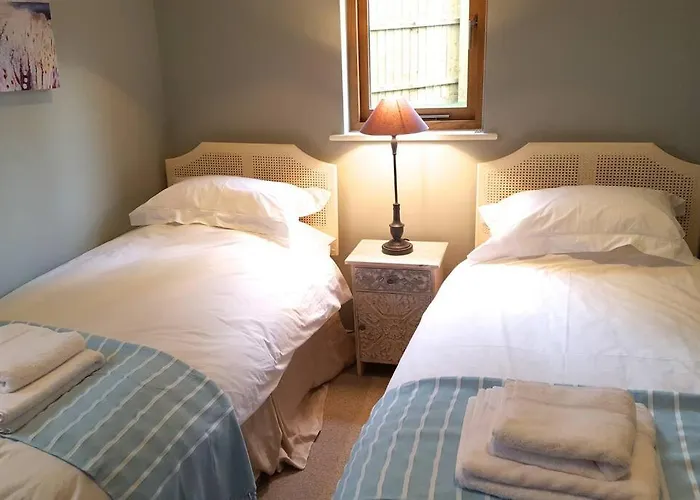 River Cottage - Stunning Estuary Views